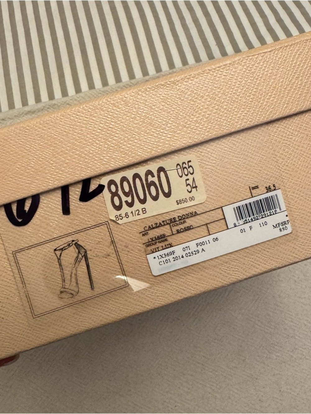 Prada Leather T-strap Sandals in Good condition - Picture 8 of 9